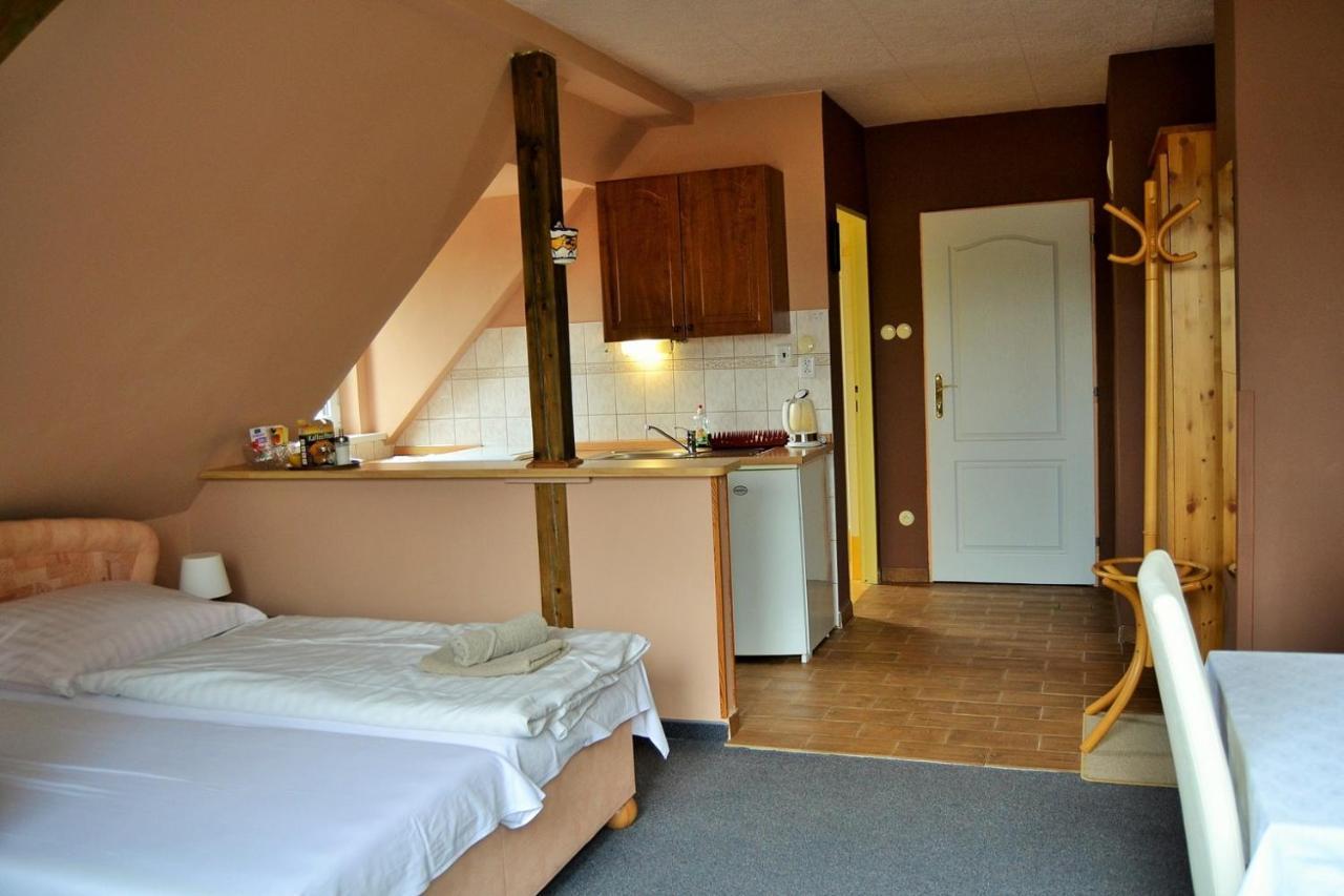 Apartments Nicol Karlsbad Eksteriør billede